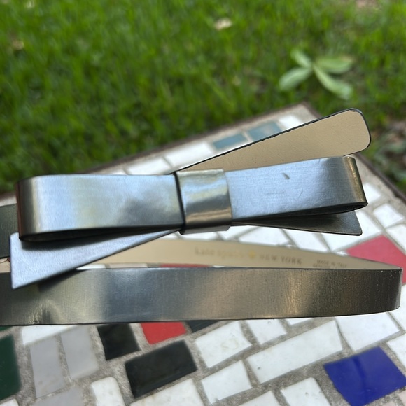 Kate Spade New York Made in Italy Genuine Leather Metallic Gun Metal Bow Belt - Picture 4 of 8